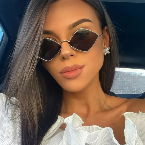 Lunettes de Soleil Femme - Design Moderne et Raffiné