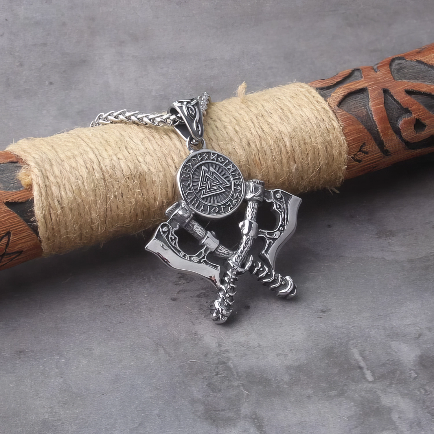 Collier Viking Haches & Symbole Runique ⚔️ – Image 2