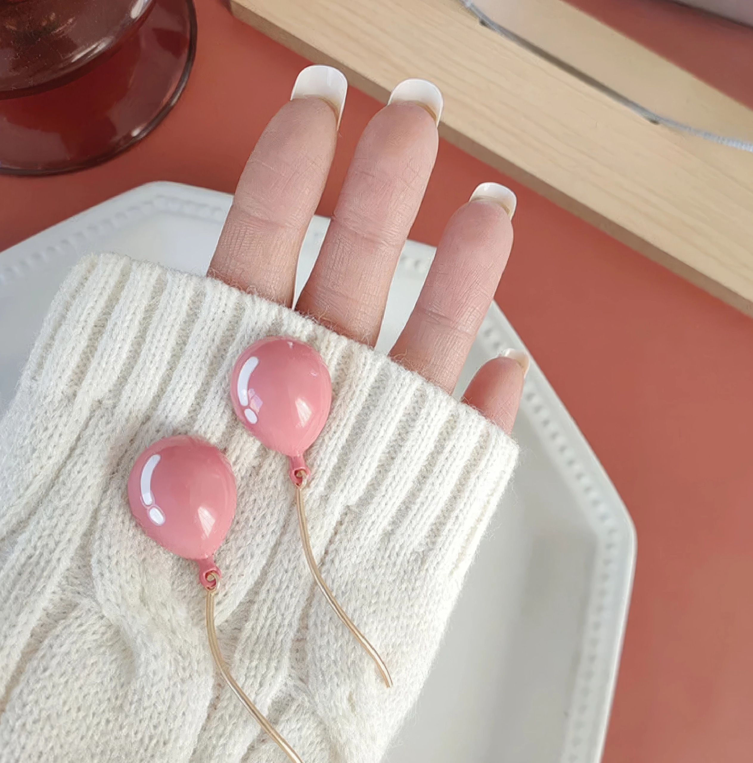 Boucles d'Oreilles Ballon - Originalité & Légèreté 🎈 – Image 3