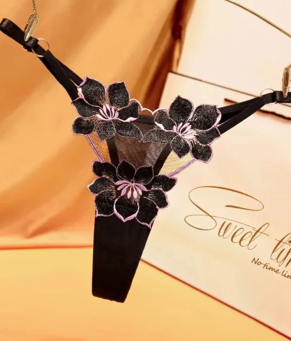 String Floral en Tulle Brodé 🌸